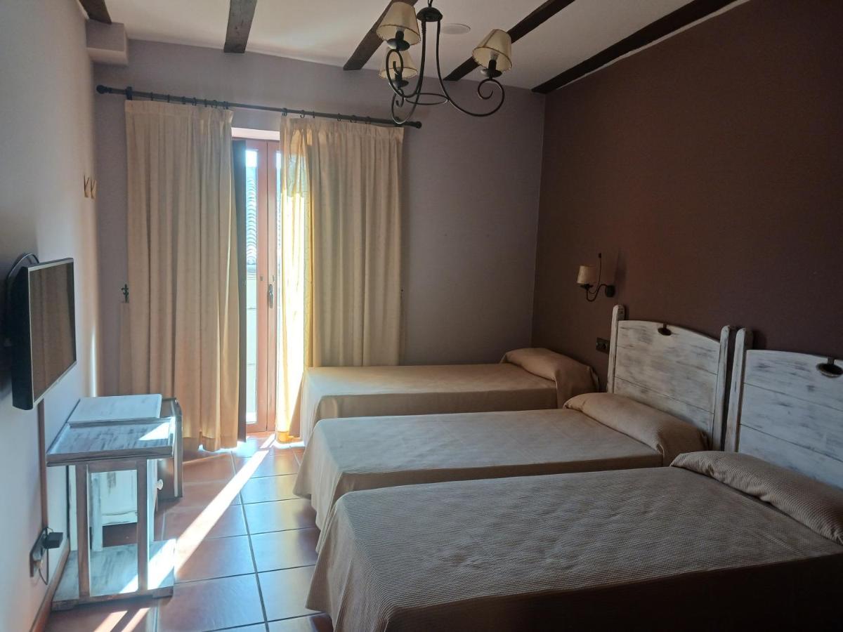 Hotel Restaurante Dona Elvira Нава-дель-Рей Экстерьер фото