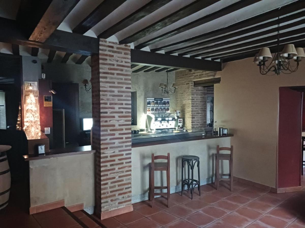 Hotel Restaurante Dona Elvira Нава-дель-Рей Экстерьер фото